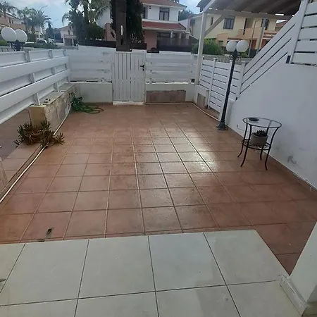 Pirgos House 펜션 라르나카