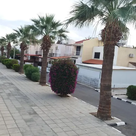 펜션 Pirgos House 라르나카