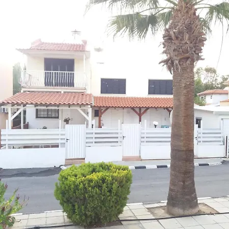 펜션 Pirgos House 라르나카
