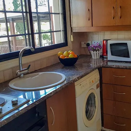 Pirgos House * 라르나카